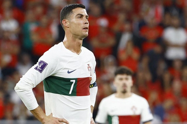 OficialSala12's tweet photo. "Cristiano Ronaldo nem deve estar no debate do melhor de todos os tempos. Ele foi trabalhado para ser um bom jogador, mas não está perto de jogadores como Ronaldo Fenômeno, Ronaldinho, Maradona ou Messi. Messi é o melhor da história."

-Paul Parker, ex-jogador do Man United https://t.co/DdxUY9mF38