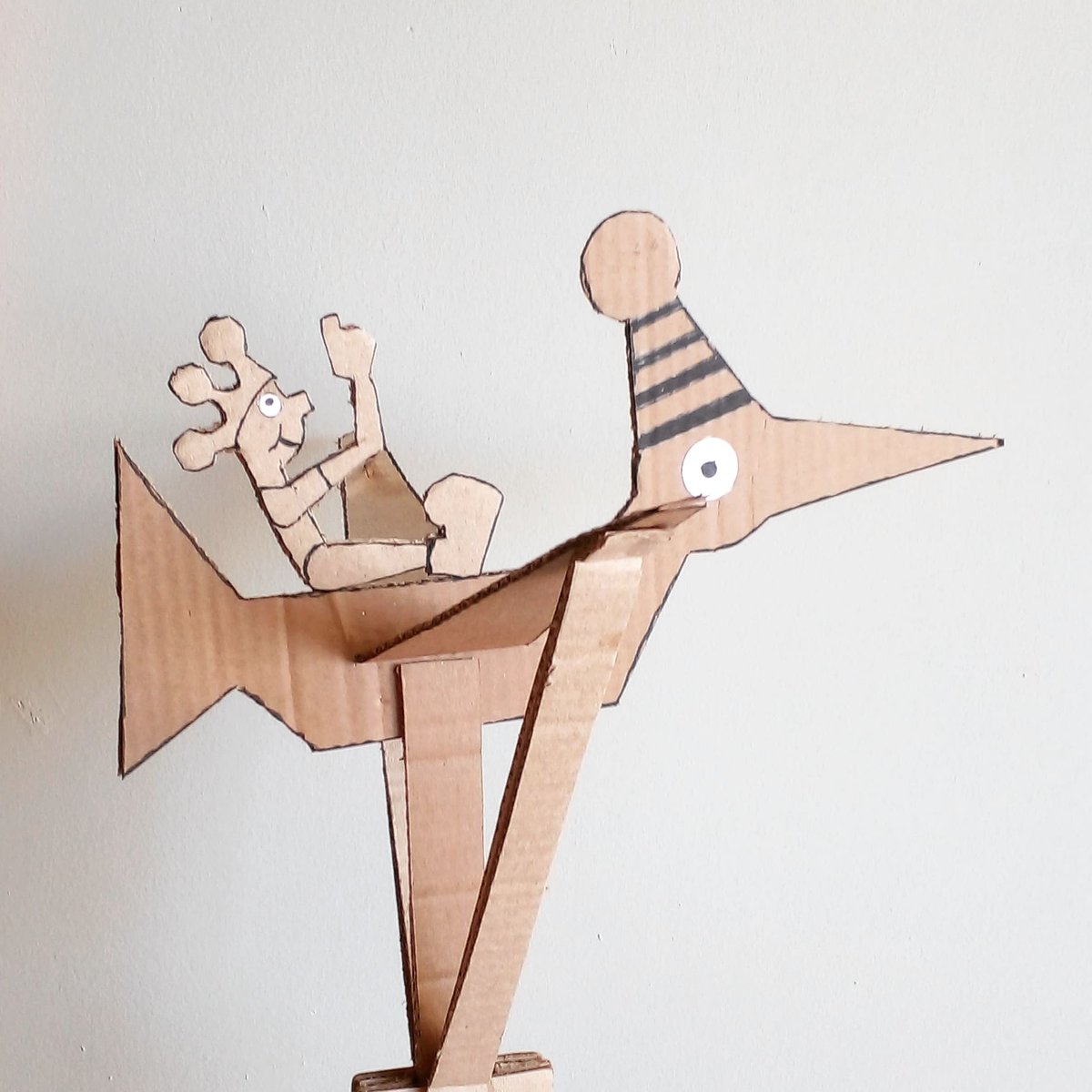 BrouzzoCartonStudio 
O FICO e O PICO-PAU com seu chapéu Magic voando rumo ao mundo da imaginação!!!
#FICO 
#picopau 
#euficofeliz 
#eupicopaufeliz 
#mundodaimaginação 
#aventuras 
#mundodopapelão 
#jbrouzzo 
By
JôBrouzzo 
Dezembro/2022