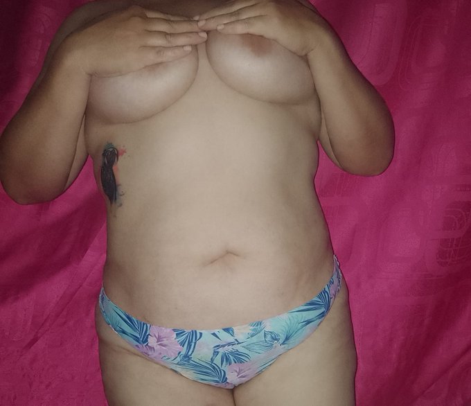 S&iacute;gueme y dale coraz&oacute;n &hearts;  y te mando fotos muy calientes  💋🔥 https://t.co/868CLVaklj
