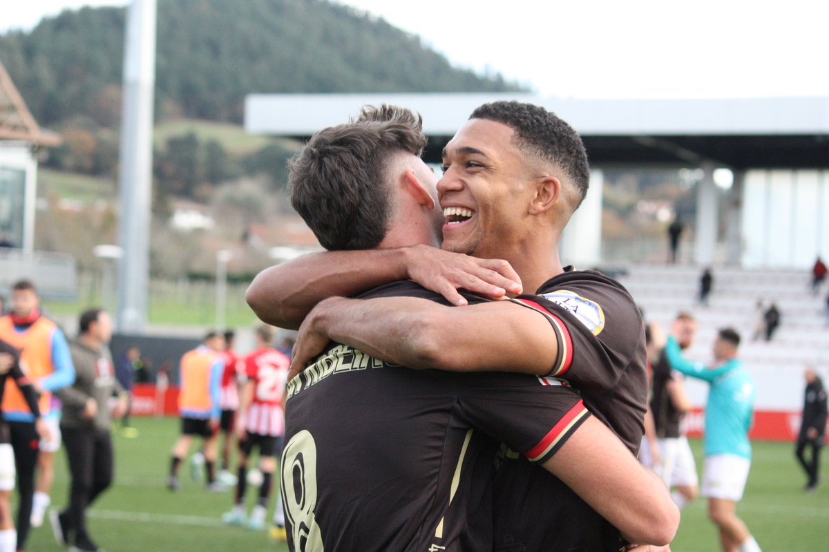 😃😃😃

🎁 Sonrisas antes de Navidad <a href="/97aribeiro/">alain ribeiro 🦴</a> y <a href="/MannyAlexandeer/">MANNY</a>. 🎄

¿Qué mejor regalo?

Hazte socio y disfruta con nosotros. ⚪🔴

📲 sdlogrones.compralaentrada.com

#PonteAlMando