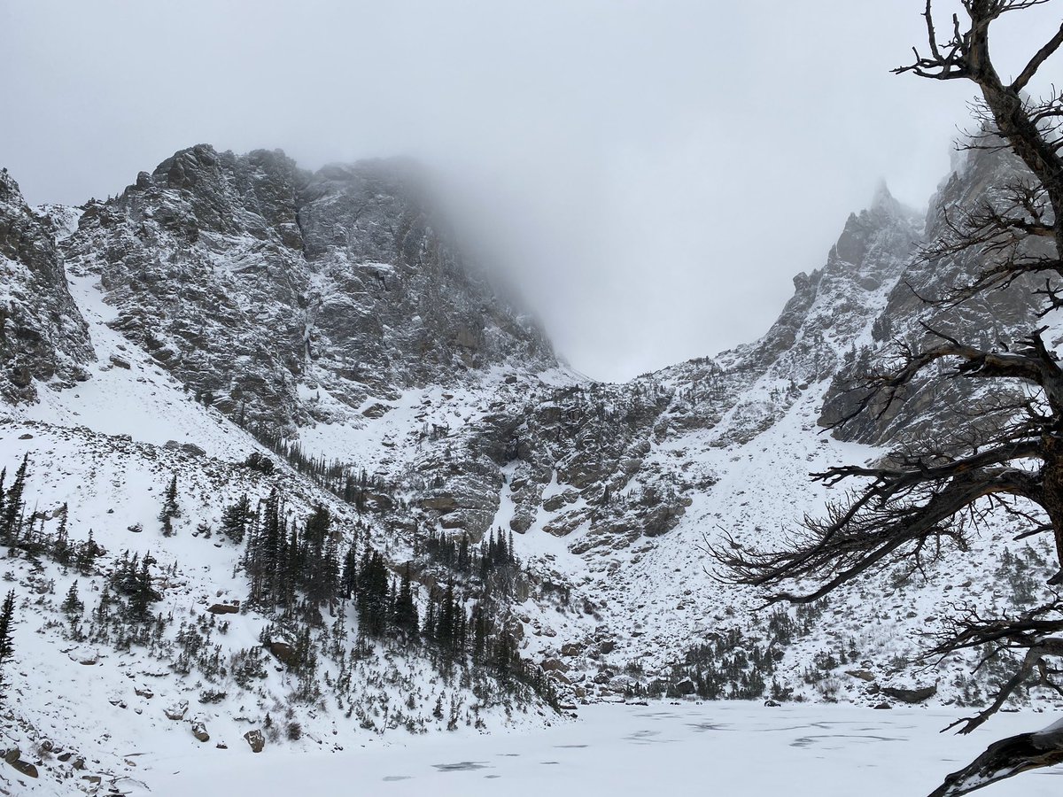GeoScienceRae's tweet photo. Winter time in one of my favorite places on the planet. #RMNP is magical this time of year…and cold. If you are spending time outdoors over the next few days, over prepare please. #WinterStorm #hiking #trailrunning #outdooradventures #wilderness https://t.co/lS9gYGZ7t6