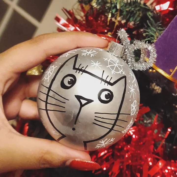 This year's addition to my #ChristmasTree is this beautiful bauble by local artist Hayley Trampenau from The Wynd Gallery, #LetchworthGardenCity!🎄❤ #christmasdecorations