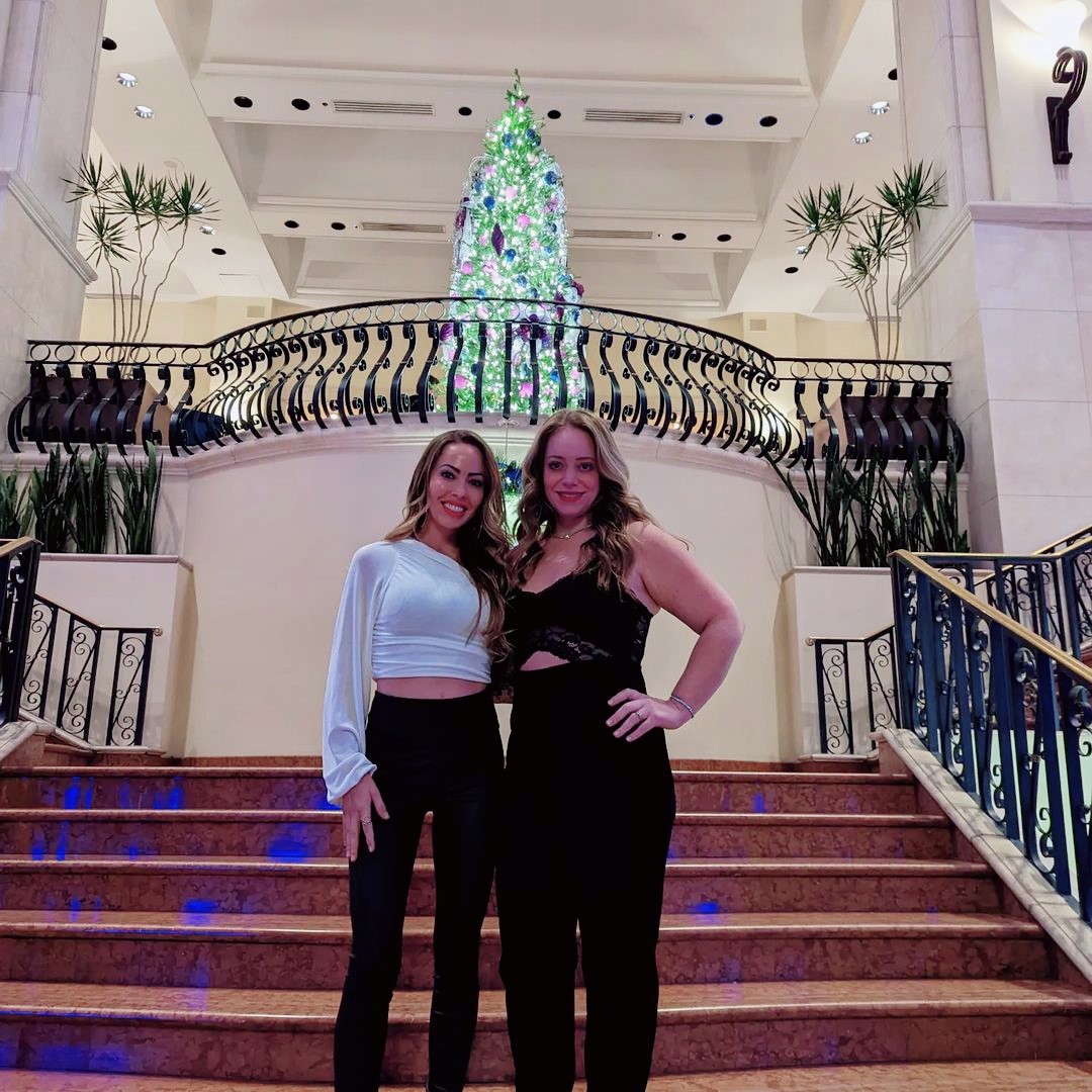 T-minus 2 days until Christmas! Spend your holiday at #TheWestinLaPaloma for festive fun, complete with live music, our Christmas dinner and drink specials 🎄
📷 @victoriamcgullam