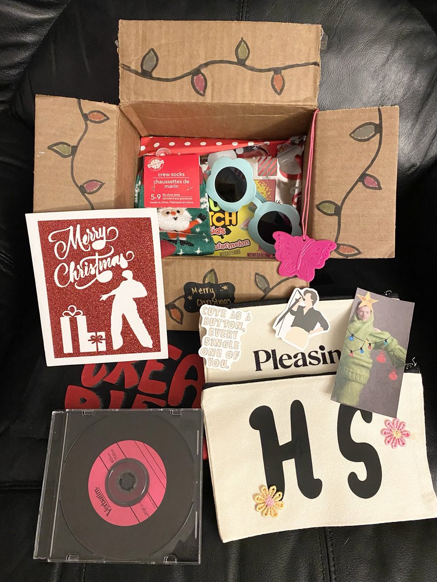 HUGE thank you to my secret Santa! Every single detail in here is absolutely perfect! The TPWK tote, the handmade pencil pouches, Harry-approved glasses, CD, card, and even the decorations on the box!! 🥰🤩<a href="/xoxaangiee/">Angie:)</a> @loveontourtixs