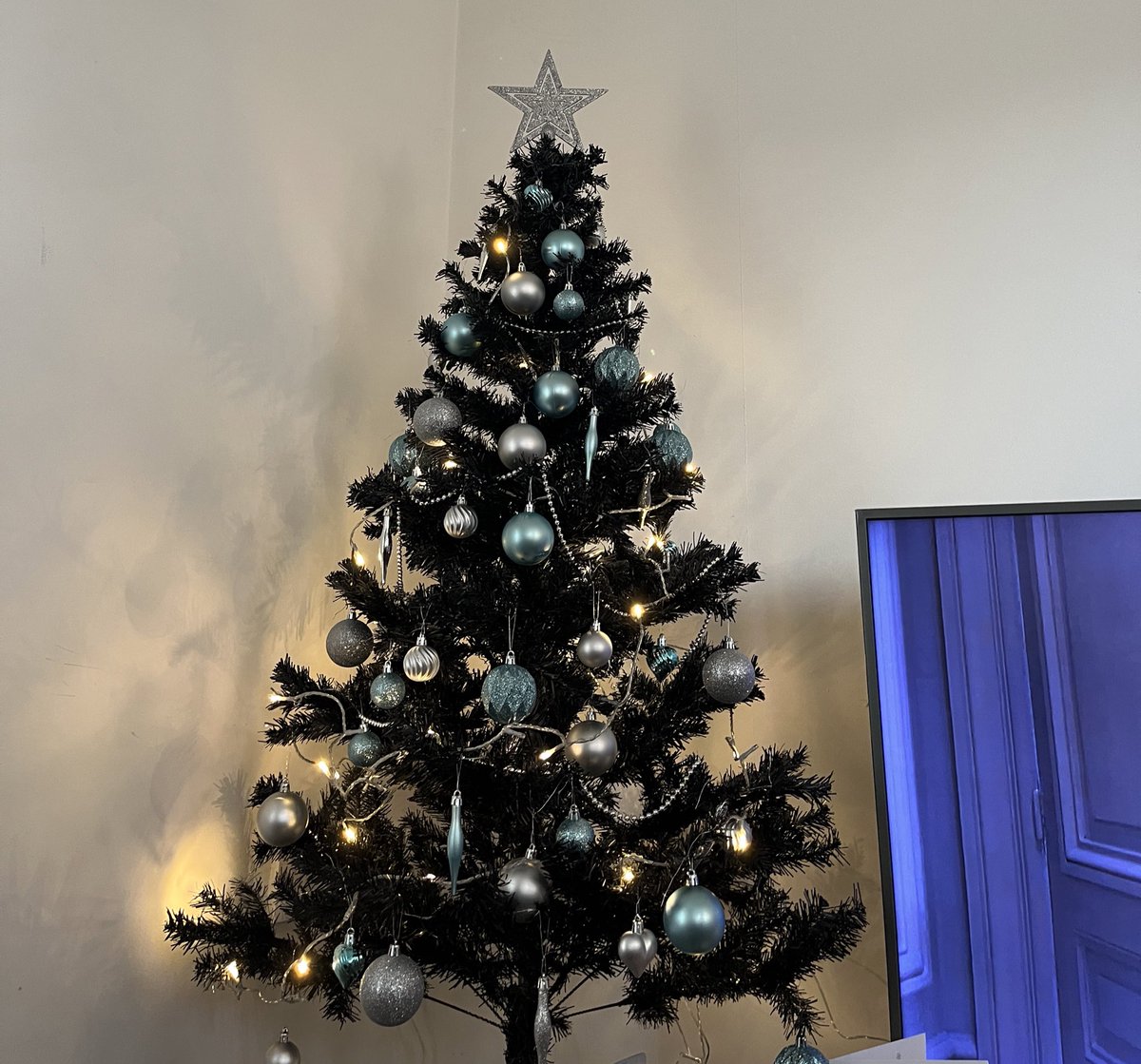 AmugaK's tweet photo. It’s the most wonderful time of the year🌲🧑‍🎄🎄🔔🎄 https://t.co/sBFNAqo2Yb