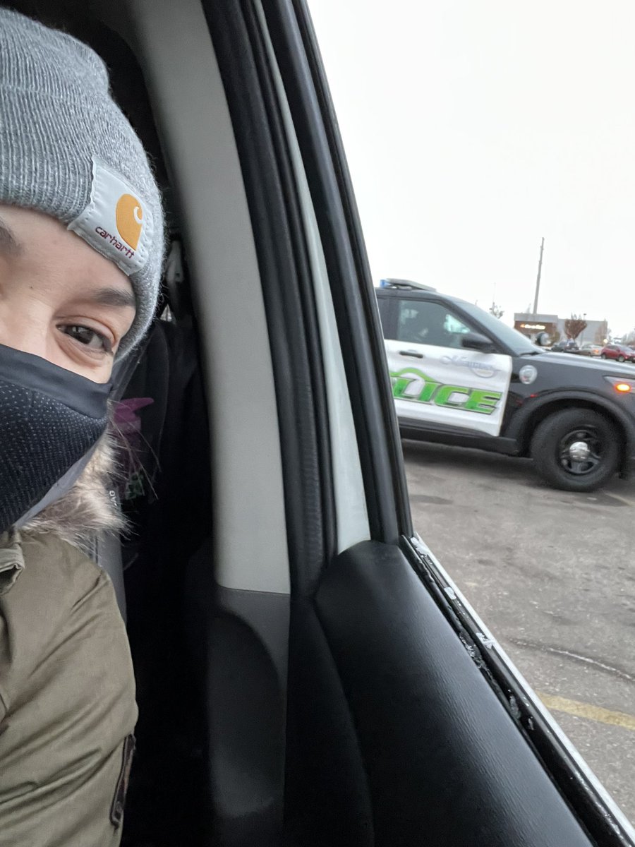 jesmandujano1's tweet photo. Just no words. Thank you @PoliceMeridian and #TIPTreasureValley ♥️💚 I thought I was getting a ticket, after an already rough week, instead…#OperationSecretSanta 🎅🏽! Wow! #blessed 🙏🏼 https://t.co/kojaqOXrbS
