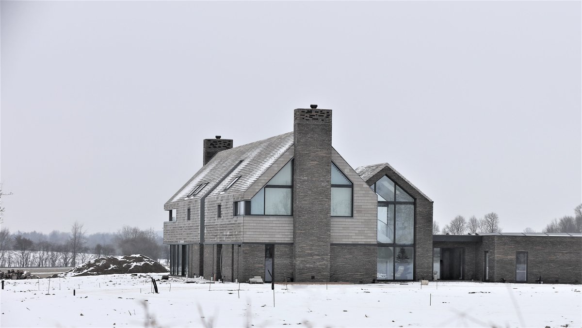 np_cambridge's tweet photo. It was good to see our new house in the Cambridgeshire countryside completed last week. The design features large format clay tiles. We look forward to seeing the soft landscaping take place in the spring.
@brickmattersltd #architecture #cambridge https://t.co/9Tq5pN5Eib
