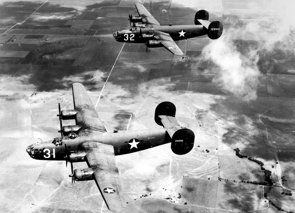 #OTD (Jan 27) 1943 - The USAAF makes its first daylight raid on Germany over Wilhelmshaven. B-17s and B-24s attack the U-Boat construction yards.
