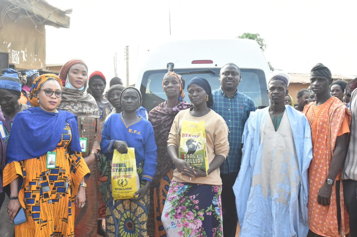 Kadunaelectric's tweet photo. As part of its Corporate Social Responsibility, Kaduna Electric donated food items to widows and the less privileged in Farin Gida Community in Mando, Kaduna as they prepare to celebrate this year's Christmas https://t.co/PLKTwnAWYu