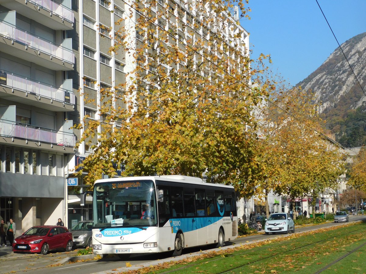 kevin_a38's tweet photo. 🚌 Sur l'un des départ de la ligne 26 depuis Grenoble en direction de St Gorges de Commiers-Gare, l'Irisbus Crossway LE n°4185. Véhicule de Transdev loué par Perraud pour l'exploitait la ligne.#tagetmoi #reseautag #crosswayLE #irisbus #ligne26 #proximobus #splmtag
Bon week-end 🙂 https://t.co/xXgLigSG0p