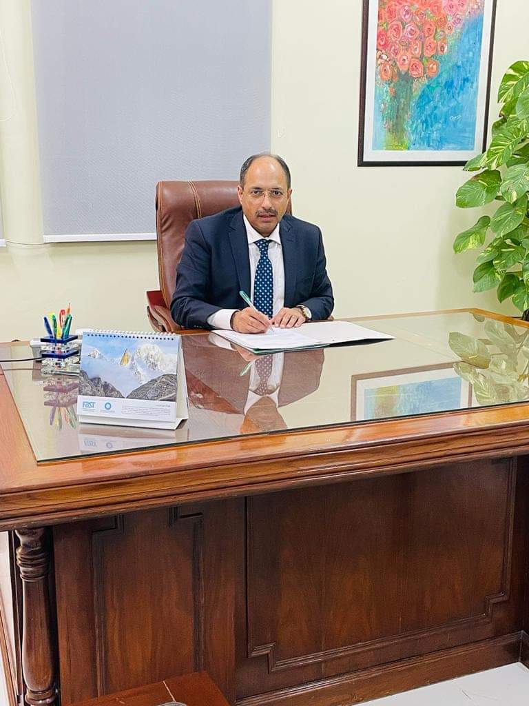 JhangUniversity's tweet photo. Vice Chancellor, @JhangUniversity Prof. Dr. Mumtaz Anwar Ch assumed charge. https://t.co/HOeLM7IpKq
