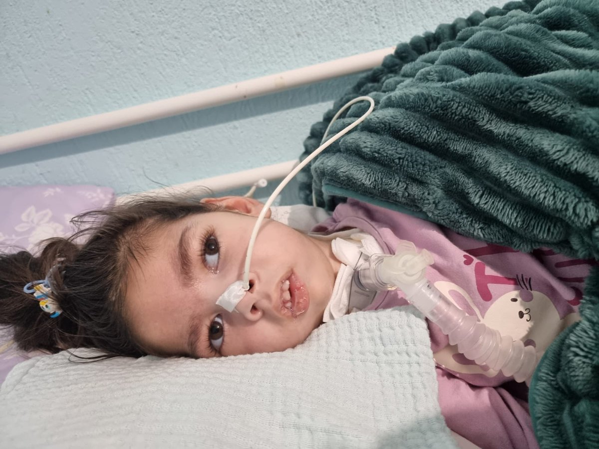dmd_merteskici's tweet photo. Herşeyi anlayıp konuşamamak nasıl bir his? Yada hayallerini anlatamamak? Yada cıvıl cıvıl konuşması gerekirken sadece gözleriyle anlatmaya çalışmak?
Arya ile empati yaptın mı hiç?
Arya yaşasın diye destek olur musun?

#TuerkiyeEYTyiSoruyor #marketler #Survivor2023 Yılmaz Erdoğan https://t.co/wGPli2tTAJ