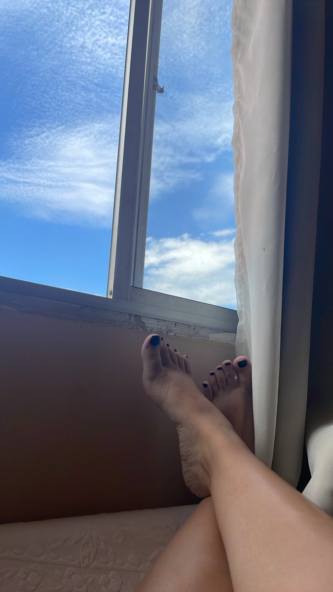 lazymimizz's tweet photo. zzz lazy days #feet #feetfinder #toes #feetlover #feetselling #feetpictures #feetworshi̇p https://t.co/Fj9soMhcFG