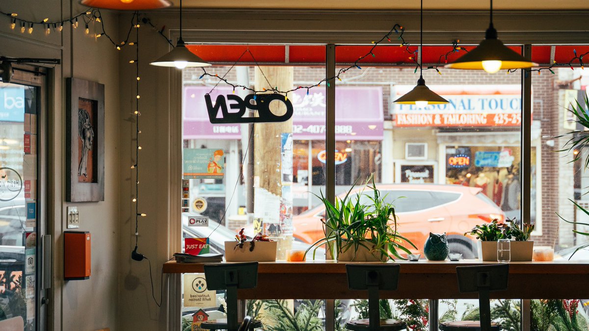 Are you done your holiday shopping yet?! Finish it with Heartwood! Our gift certificates make the perfect gift for anyone who loves vegetarian food experiences 🥕🫑🍅 
#HappyBirthdayHeartwood