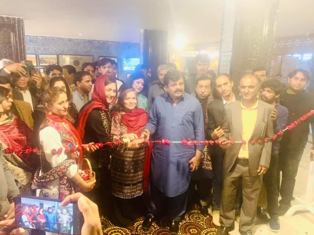 JumanRahim's tweet photo. شیخ ایاز سندھی ادب کا لازوال نام ہے ان کی شاعری نے نئی نسل میں ذہنی انقلاب برپا کیا ہے ہمیں ان کے فکر و فلسفے سے رہنمائی کی ضرورت ہے۔ وزیر ثقافت و تعلیم سندھ @sardarshah1 کا خانہ بدوش سندھ میوزیم حیدرآباد میں (ایاز میلو )کی افتتاحی تقریب سے خطاب
@BBhuttoZardari @BakhtawarBZ https://t.co/bE31DW3otH
