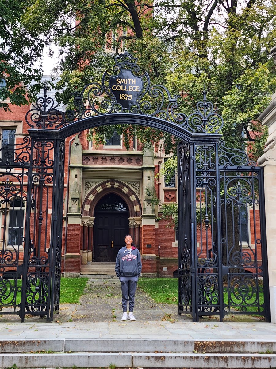 Bailey_Gray_23's tweet photo. I am extremely excited to announce that I will be continuing my academic and softball career at Smith College! I want to thank my family, coaches, and teammates that have helped and supported me every step of the way. Go, Pioneers! @SmithPioneers @RPSoftball @Premier_Sessum https://t.co/ZGztdndsyh