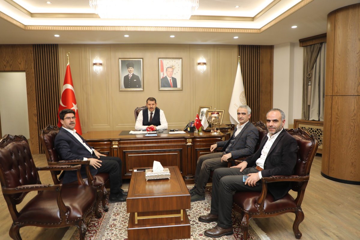 Valimiz Sn:<a href="/valisalihayhan/">Salih AYHAN</a>'ı ziyaret ederek eğitim çalışanlarımızın bazı sorunlarıyla ilgili desteklerini talep ettik.
☑️ Eyyübiye’de doğalgaz bağlantısı tamamlanmayan okullar
☑️ Köy okullarında görevli öğretmenlerimzin taşıma sorunu
☑️İş-Kur elemanların durumu vb.
<a href="/_aliyalcin_/">Ali YALÇIN</a>