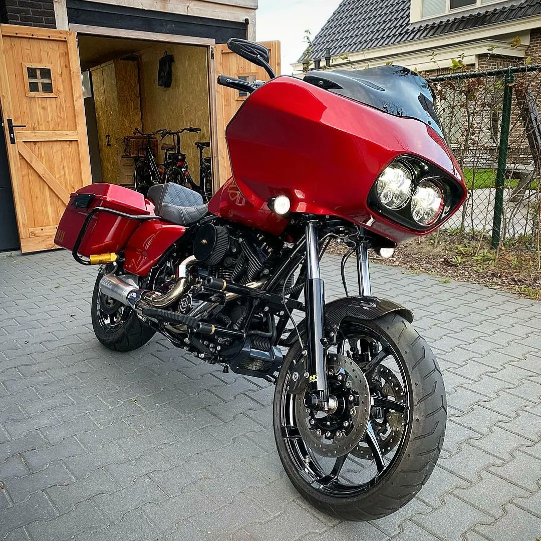 PBWestCoast's tweet photo. @nickhermans92 insta #weride #performancebaggerswestcoast #performanceisalifestyle #iride #harleydavidson #roadglide #performancebagger #vtwin #Motorcycle #superbike #customharley #custombagger https://t.co/rMCjHK1tsQ