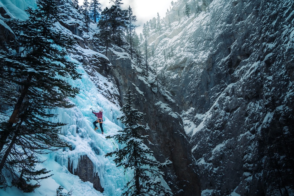 Leonanodotcom's tweet photo. Feeling grateful for the opportunity to learn from the amazing @seanisaacguiding and now officially leading my first ice climbing pitch 🧗🏽‍♀️ 
The journey to becoming a stronger climber is never easy, but moments like these make it all worth it👌
Shoutout to my new friend @mtnsof… https://t.co/ZIBKZlHkHw