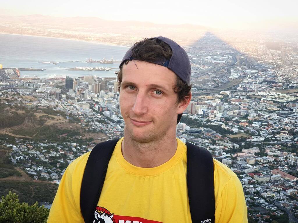 LKRawlins's tweet photo. Saved from the drafts, taken in 2020 I think? You still have that shirt, bring it to NYC. Counting down the days till my younger older brother is in town!  #wozameatiness https://t.co/ZJCCQMPkMK https://t.co/niCFSUIEfp