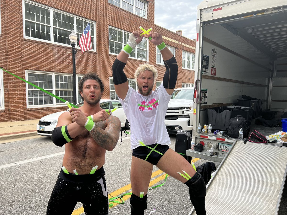 WesBarkley's tweet photo. Joining the #DXArmy with @dylanpostyl @JoshuaBishop_ https://t.co/vfwqt6qE13