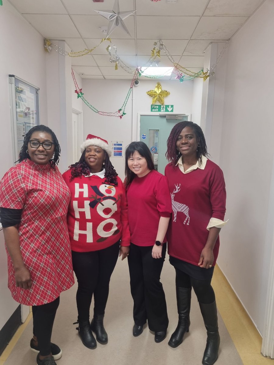 Ennie17193031's tweet photo. So it's Merry Christmas everyone is coming to Barnet. Look to the Environment its all safe and briiightttt. Head Elf @BazzadeeDay all systems are green to go. Its all good Sir the quality is high. The Elves are ready for production @DrKhalidAziz @CarolineBete @BEHMHTNHS Its good https://t.co/S94gRm0IWy