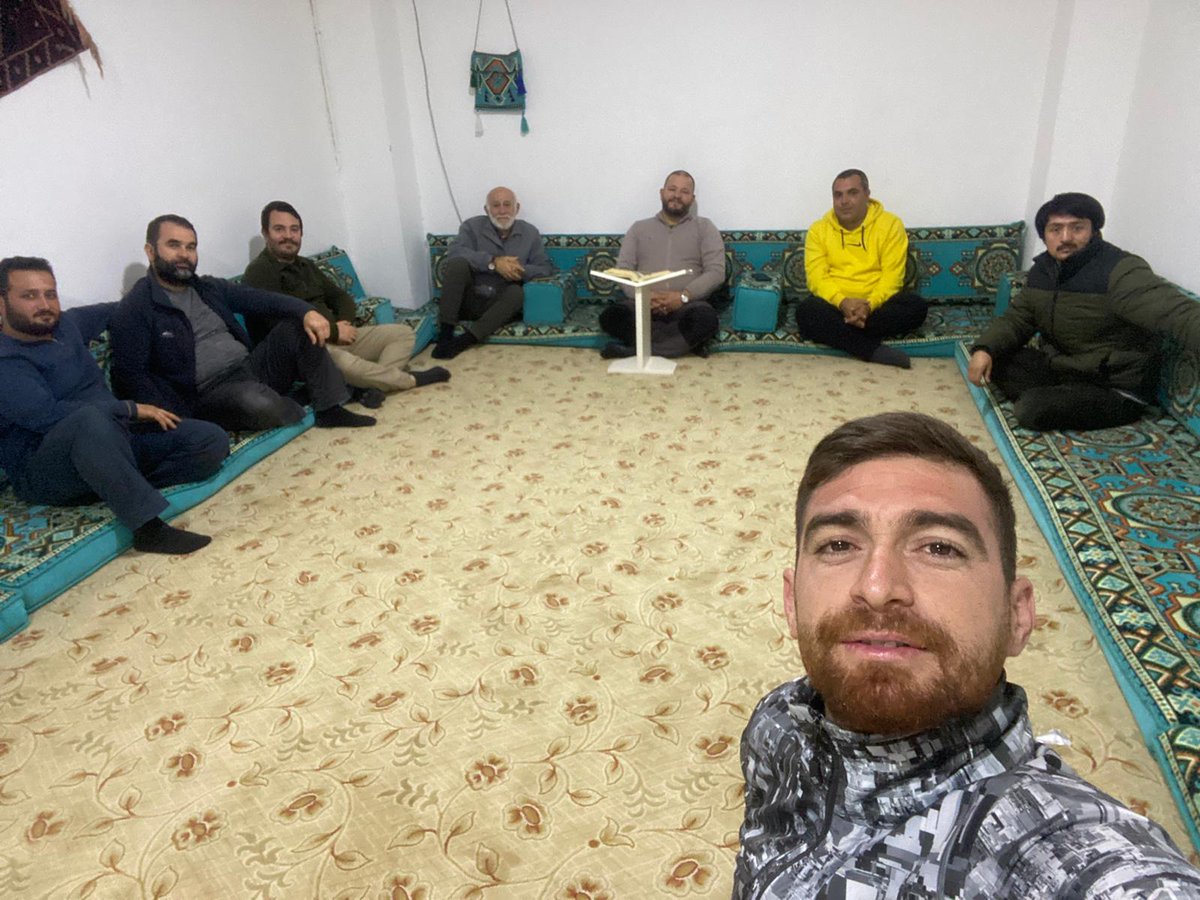 İzzettin YILGIN kardeşimizin haftalık sohbetinde Selma-ı Farisi (RA) İman yolculuğunu,Hendek savaşını ve vefatında verdiği mesajları işledik.
Allah cümlemize Selman-i Farisinin Basiret Firasetini nasib etsin.
Allah'a ve Rasulüne gönülden bağlı bir gençlik için
#GençHareket