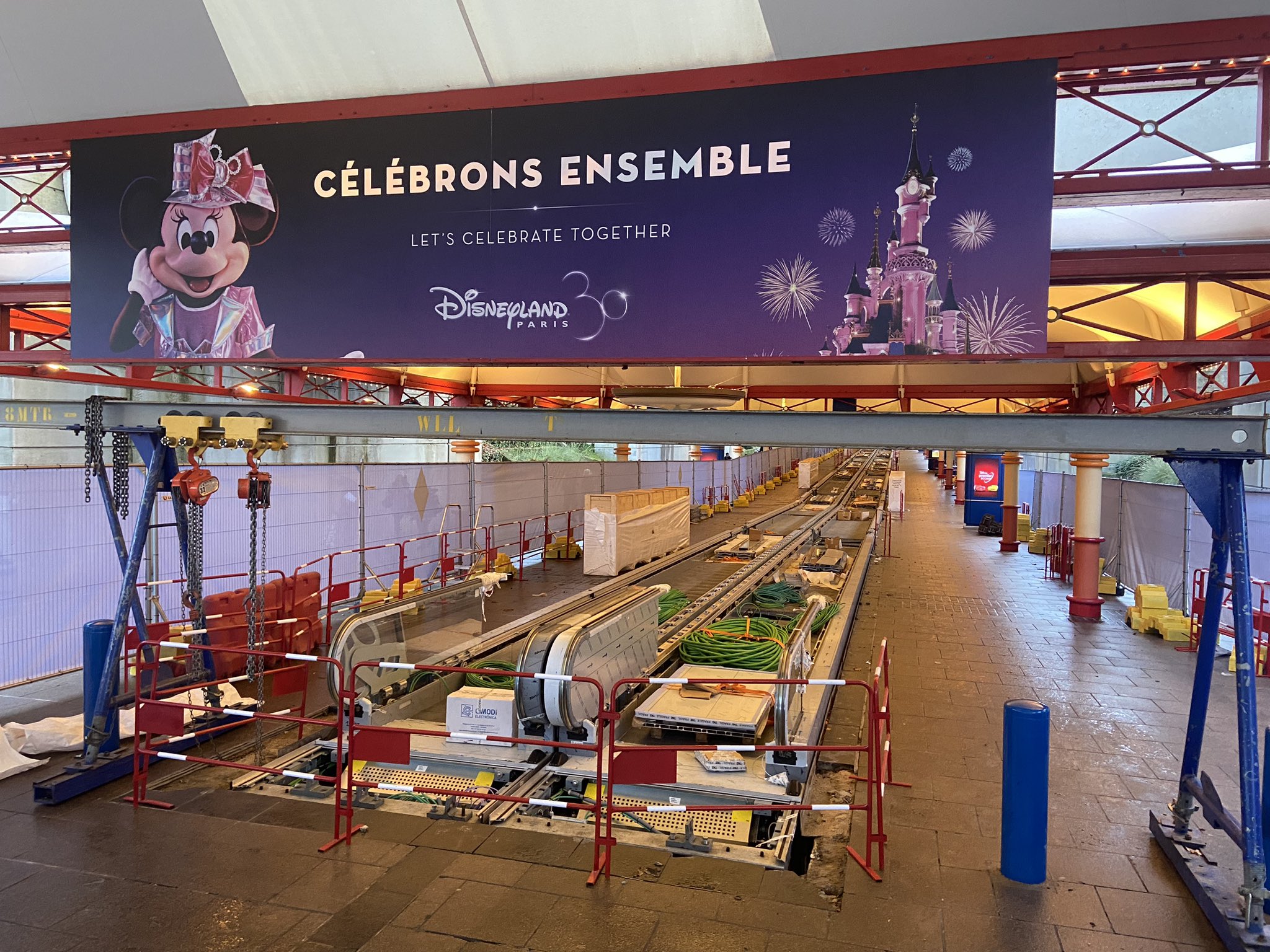 Disneyland Paris Works (DisneylandWorks) / Twitter
