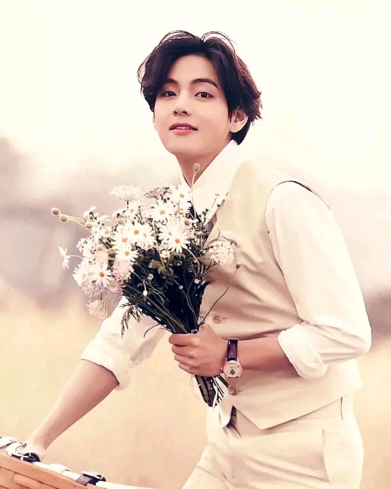 BTS__THE_BEST__'s tweet photo. Kim Taehyung ‼️ https://t.co/KTcWBcuZq8