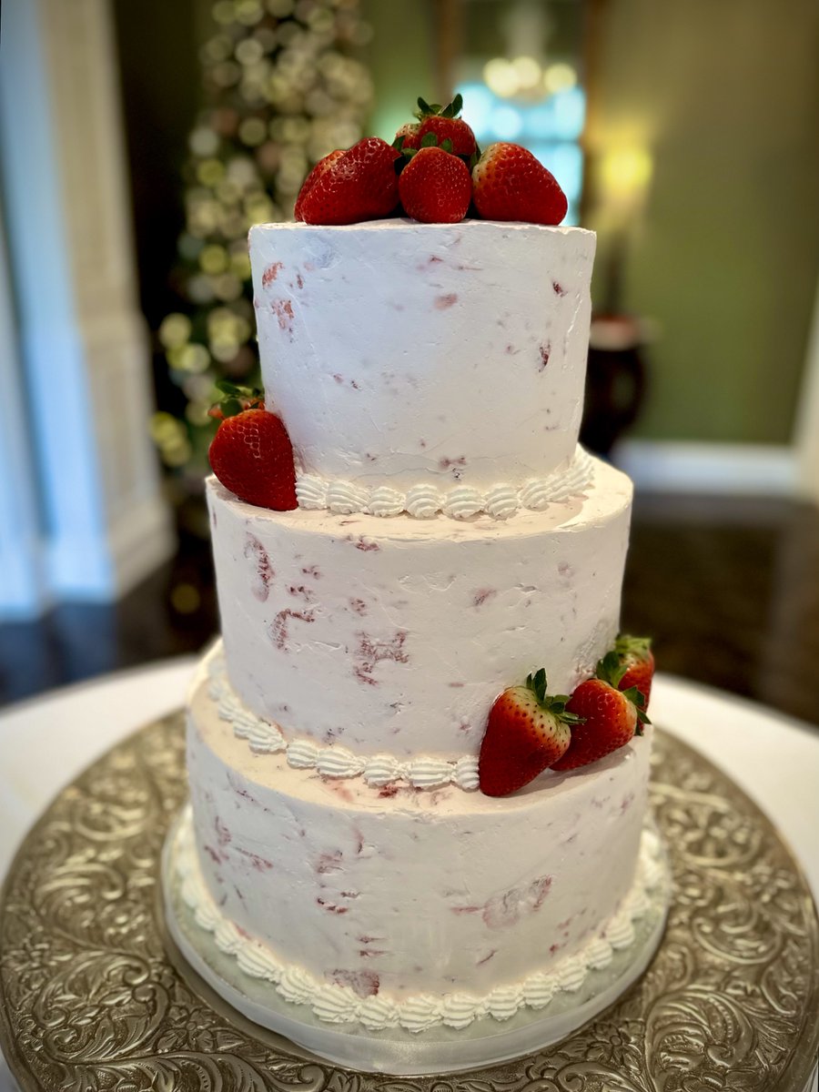 ambrosiabakery's tweet photo. Fresh Strawberry Wedding Cake ๐ name something better. Weโll wait ๐!
#freshstrawberries #strawberrycake #freshstrawberrycake #signaturecake #specialitycakes #weddingcake #weddingcakeinspiration #batonrougeweddings #localbakery https://t.co/Iyf2EfiQUT