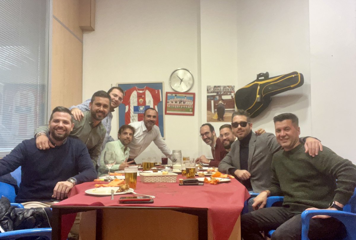 JSaezGalan's tweet photo. Costaleros de @PasionAlmeria y hermanos desde hace 25 años. Pasos con amigos siempre! https://t.co/Ino5WRZygG