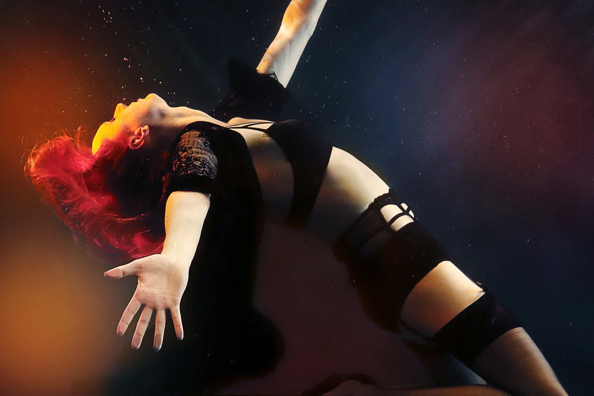 Kittykat8311's tweet photo. Claims that I'm overdramatic have been WILDLY exaggerated π€
π·/editing: @twinflamestudios_
Studio: @tankspaceofficial
Lingerie: @pourmoiltd
Gown: @disturbia
#underwatermodel #underwaterphotography #lingeriemodel #dramaticpose #redhead https://t.co/9IiCjqgM3Q