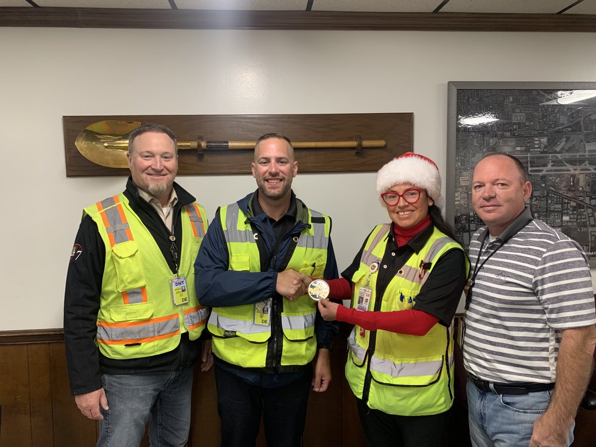 WZ speak Recognition! &amp;The Big Hurray goes to Kevin Gallo, thanks Kevin for gr8 leadership demonstrated through Peak <a href="/flyONT/">FlyONT</a> gateway! <a href="/TimLeslieUPS/">Tim Leslie</a> <a href="/jpaloupsair/">John Palo</a> <a href="/Shelby2017goair/">Shelby Jackson-Fox</a> <a href="/DarylHeppner/">Daryl Heppner</a> <a href="/OntTyler/">Tyler Burgraff</a> <a href="/Roberta_UPS_Air/">Roberta Air at UPS</a>