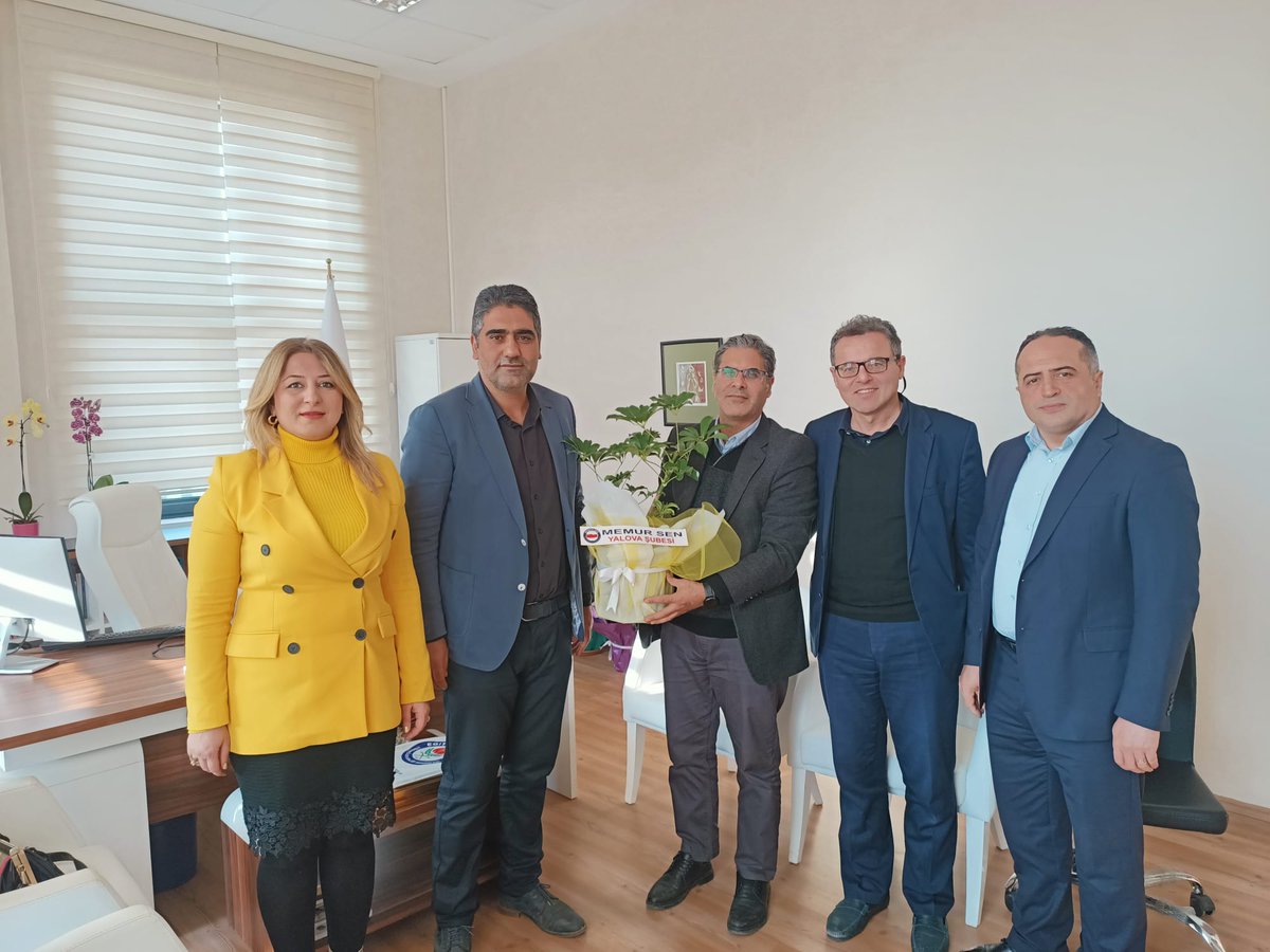ahmetkotcioglu's tweet photo. Üniversite Yönetimimizle birlikte , Lisansüstü Eğitim Enstitüsü Müdürü olarak atanan Prof.Dr. Naci Genç' e ve Doçent ve Dr.Ögretim Üyesi unvanlarını alan Doç.Dr. Nursel Karaca ve Dr. Ögr. Üyesi Naciye Bozdoğan Hocalarımıza hayırlı olsun ziyaretinde bulunduk. https://t.co/oVX4LNYyFc