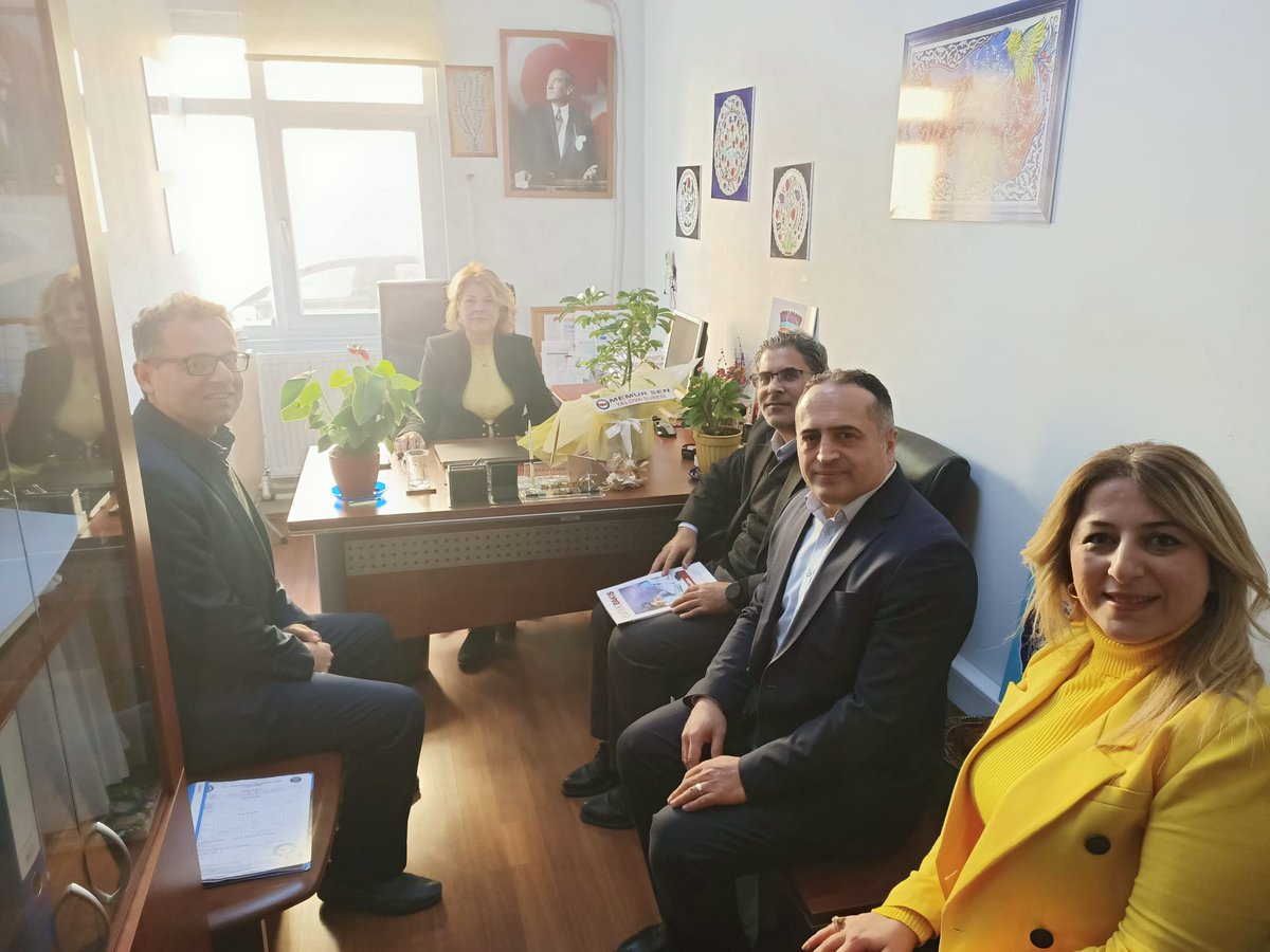 ahmetkotcioglu's tweet photo. Üniversite Yönetimimizle birlikte , Lisansüstü Eğitim Enstitüsü Müdürü olarak atanan Prof.Dr. Naci Genç' e ve Doçent ve Dr.Ögretim Üyesi unvanlarını alan Doç.Dr. Nursel Karaca ve Dr. Ögr. Üyesi Naciye Bozdoğan Hocalarımıza hayırlı olsun ziyaretinde bulunduk. https://t.co/oVX4LNYyFc