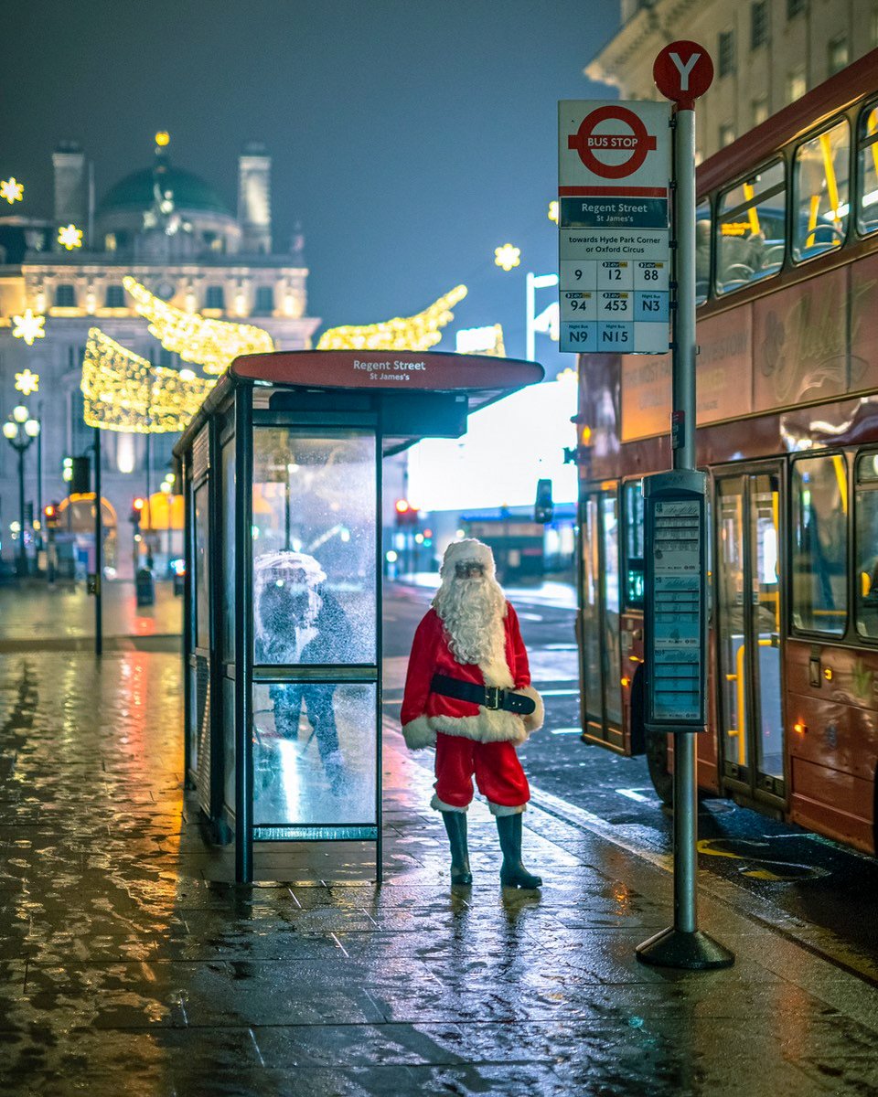TfL's tweet photo. On the way to work 🎅🏼

Thanks for the fun pic Mr Santa Claus - London https://t.co/meAU5bRZfX