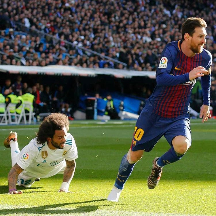 ¿Cómo vas a dar una asistencia descalzo contra tu clásico rival y en su cancha?

Jajaja, esto pasó hace 5 años.

De verdad. 🤯