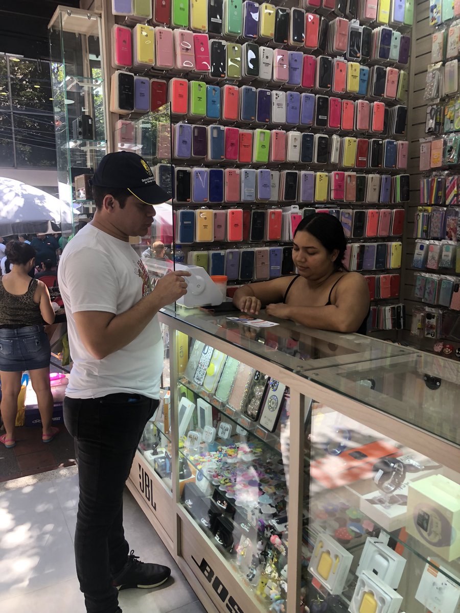 #AEstaHora realizamos jornada de sensibilización sobre el uso responsable de la pólvora y el cuidado de las mascotas <a href="/DCCjuntavalledu/">Junta Defensa Civil Manantial Marlina Ríos 🧡🪗</a> <a href="/SecGobiernoVup/">Secretaría de Gobierno Municipal</a> <a href="/MelloCastroG/">Mello Castro</a> <a href="/pipemurgas/">Felipe Murgas Vega</a> <a href="/AlcaldiaVpar/">Alcaldía de Valledupar</a>