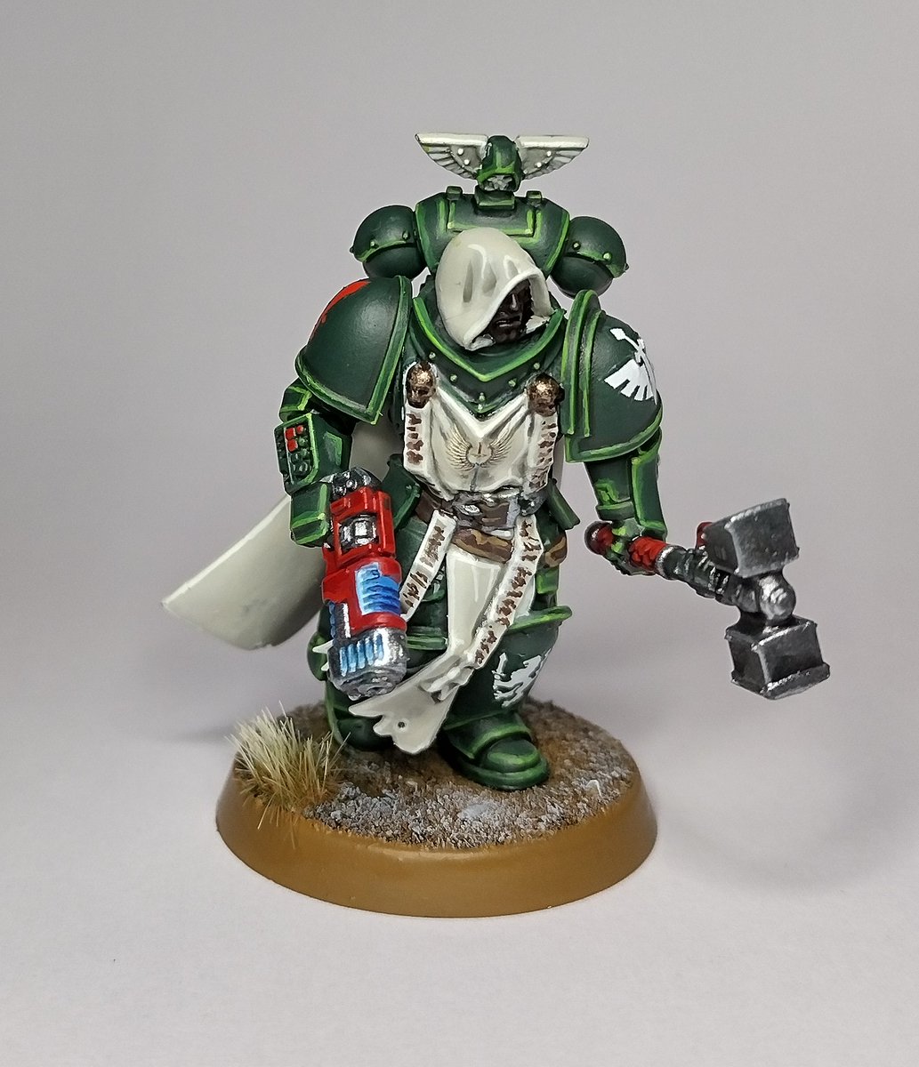 TolSenti's tweet photo. Veteran intercessor sergeant done for my dark angels. Just 1 more to go for this squad. #WarhammerCommunity https://t.co/0jR6PGFBlg