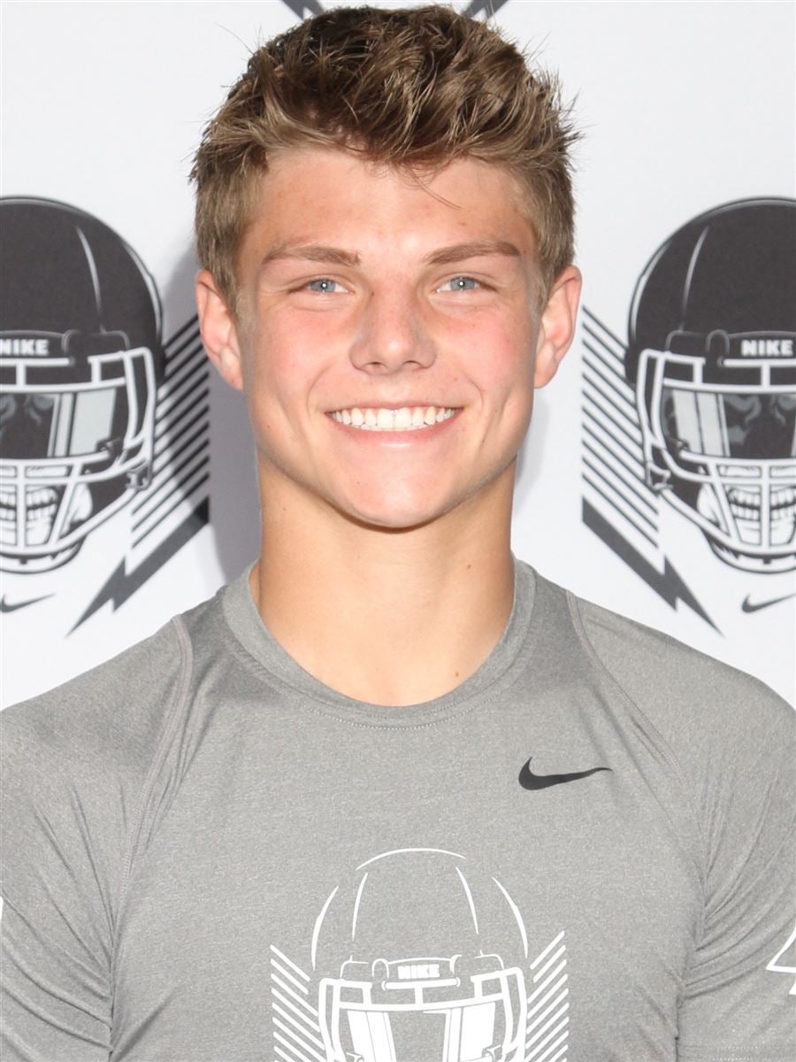 Jets drafted a QB who looks like he would respond to coaching by saying "Okaly, dokaly, sir."

...And they thought he would be the future
#NFLTwitter #JETS