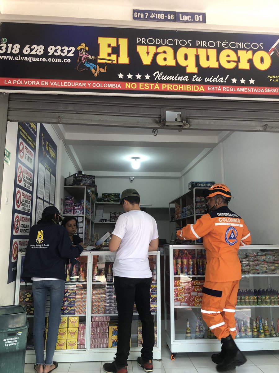 CMGRDVPAR's tweet photo. De igual forma visitamos los puntos de venta de pólvora y pirotecnia fomentando la responsabilidad a la hora de comercializar @DCCjuntavalledu @MelloCastroG @SecGobiernoVup @pipemurgas @AlcaldiaVpar https://t.co/TeeImVg18o