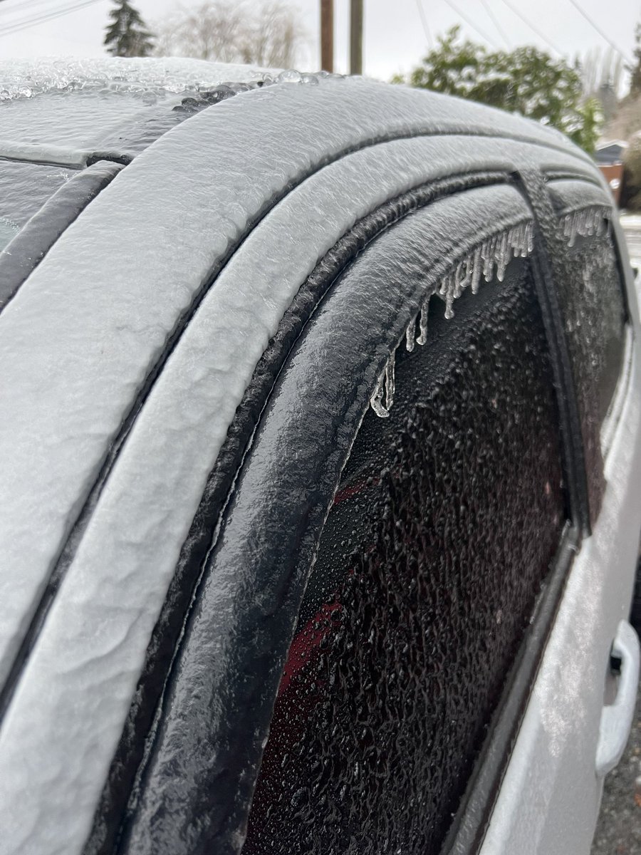 joshtrujillo's tweet photo. The roads in Seattle right now are the most dangerous I’ve ever seen them. In my N Seattle neighborhood slick ice is covering everything. Very difficult to even walk anywhere. #wawx #Seattle #weather https://t.co/byI1wSExjY