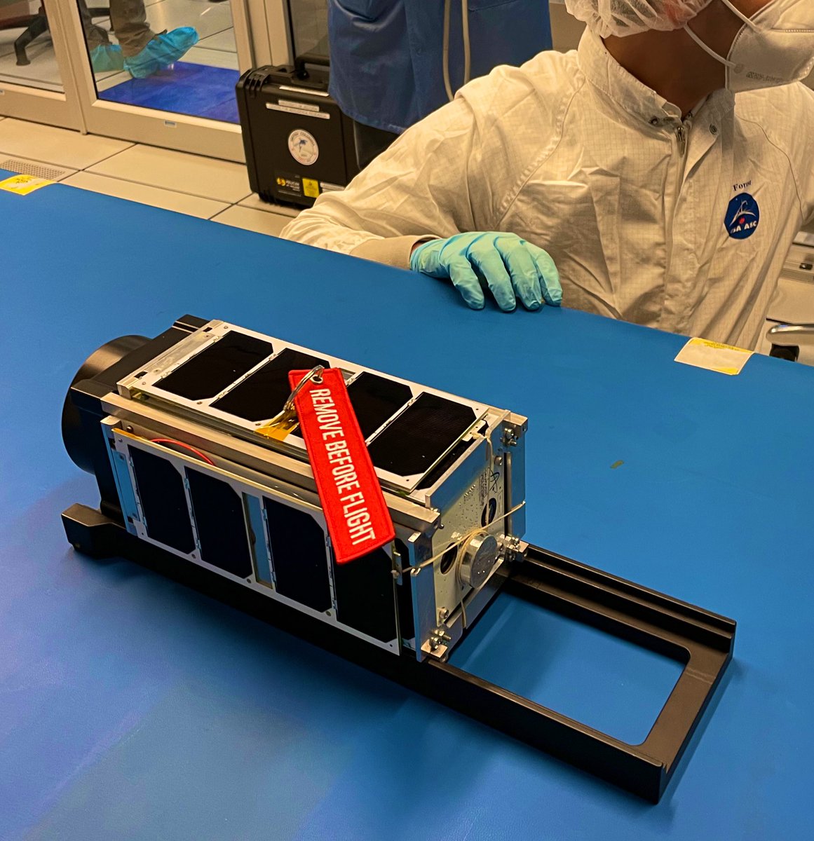 _a_r_a_d's tweet photo. Speaking of Christmas miracles - LORIS deployment is confirmed for Dec/29th at 0700hr CST - follow @loris_nano for the live YT link 🛰️🇨🇦

#CubeSat #Space https://t.co/nvIePCEUcE