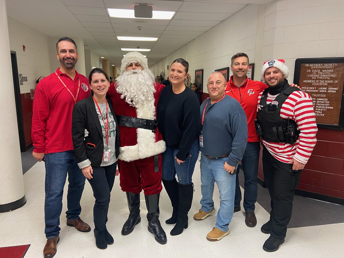 The EPPD found a special visitor  to stop by the HS today!  Yes, even HS  students are still excited to see and take a selfie with the BIG man 🎅