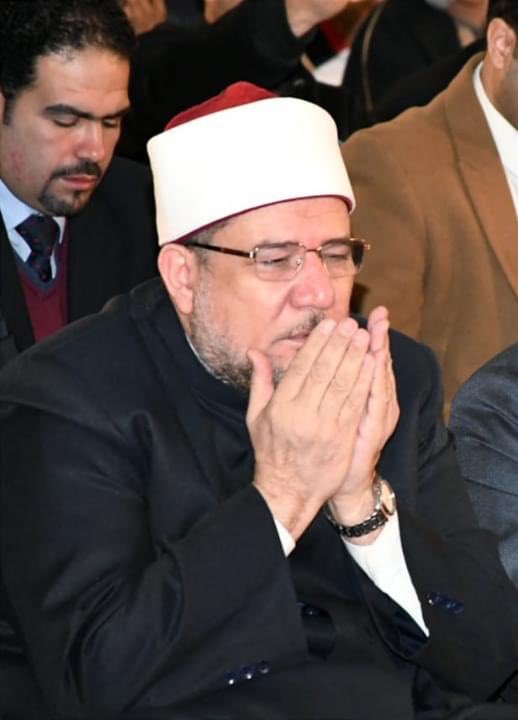 اللهم احفظ مصر وأهلها من كل سوء ومكروه .