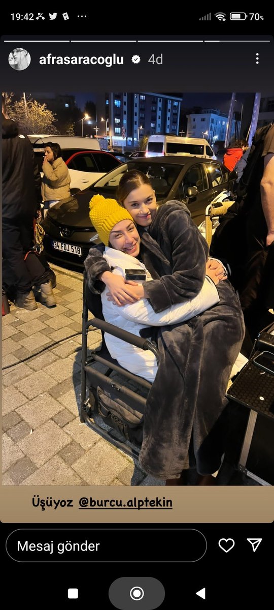 Fıstık gece cekiminde çok üşümüş kıyamam ☺️

#AfraSaraçoğlu 
#YalıÇapkını