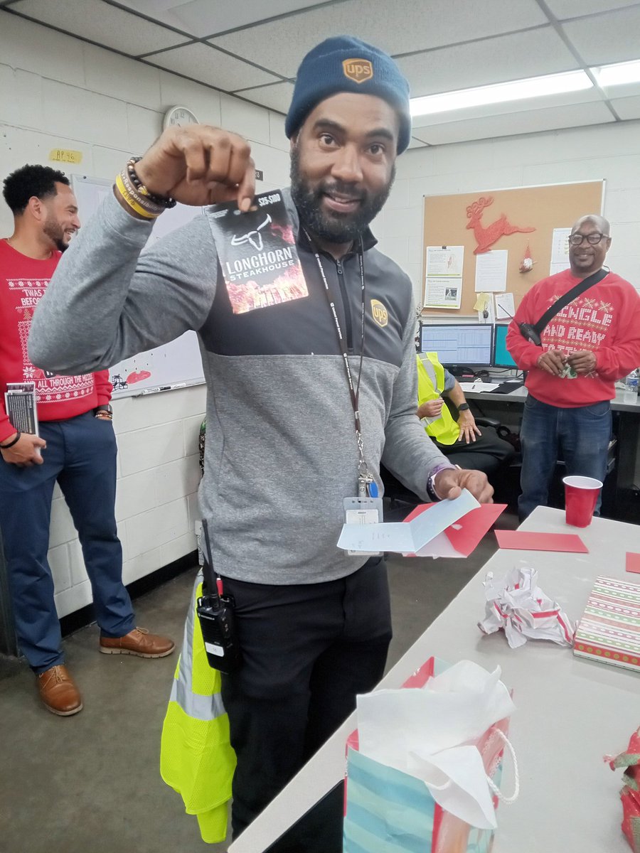 SoutheastUps's tweet photo. Our Tampa Preload had our Christmas Party-had lots of fun showing our love during this time as a preload family.  From our Tampa Preload team to yours, Happy Holidays!
#HappyHolidays
#PreloadTeamSpirit https://t.co/X3cU9saT0y