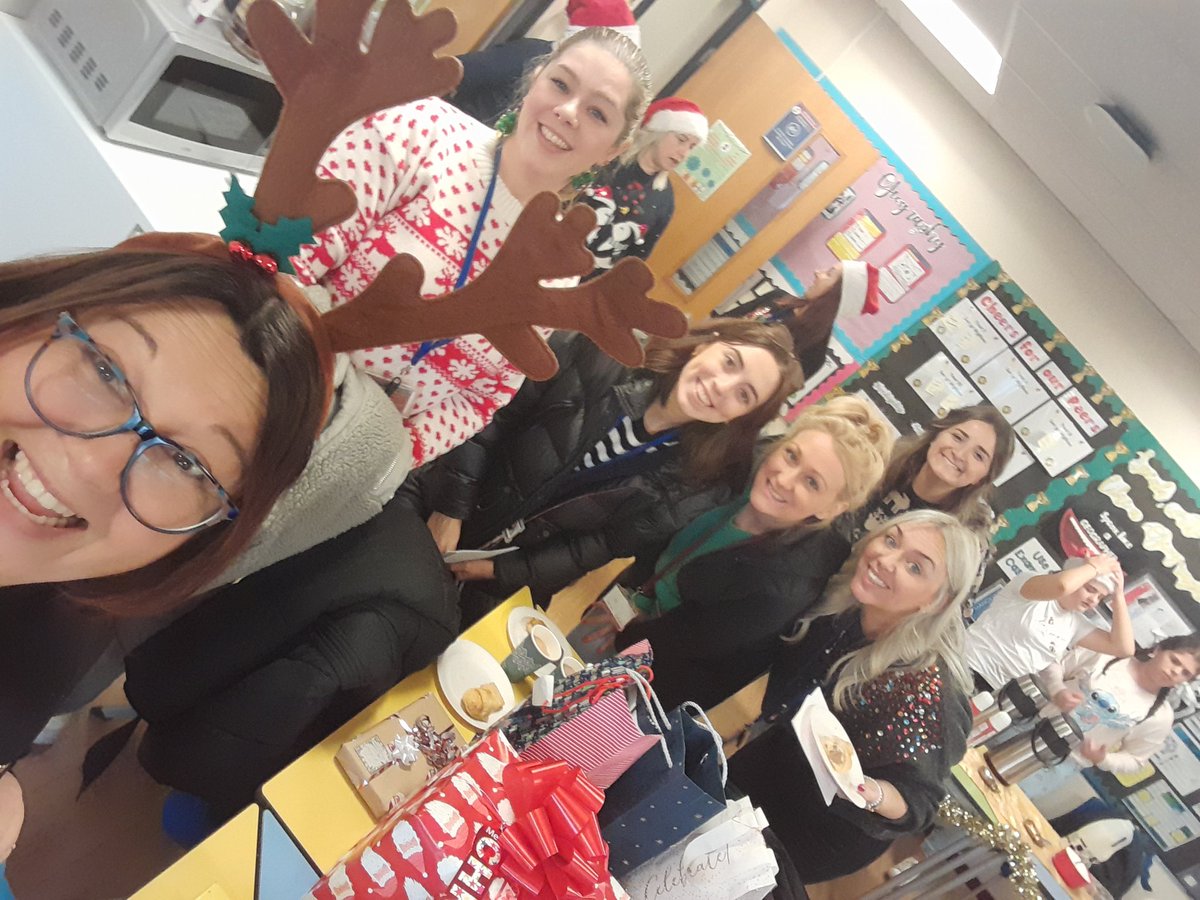 MrsWorth (@geogdepthhs) on Twitter photo I am so proud to be part of such a wonderful school community. We enjoyed a very festive day! Pupils and staff wore Christmas jumpers for charity, enjoyed a coffee morning, a pantomime and a karaoke to end the day, which was enjoyed by all!! <a href="/HawthornHighSch/">Hawthorn High School/Ysgol Uwchradd y Ddraenen Wen</a> I am so proud to be part of such a wonderful school community. We enjoyed a very festive day! Pupils and staff wore Christmas jumpers for charity, enjoyed a coffee morning, a pantomime and a karaoke to end the day, which was enjoyed by all!! <a href="/HawthornHighSch/">Hawthorn High School/Ysgol Uwchradd y Ddraenen Wen</a>