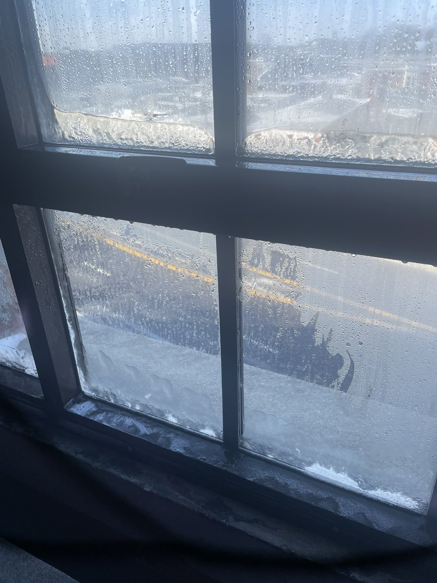 ReportingRy's tweet photo. Safe to say it’s realllllllly freakin’ cold in KC! https://t.co/Inm7wz75CV