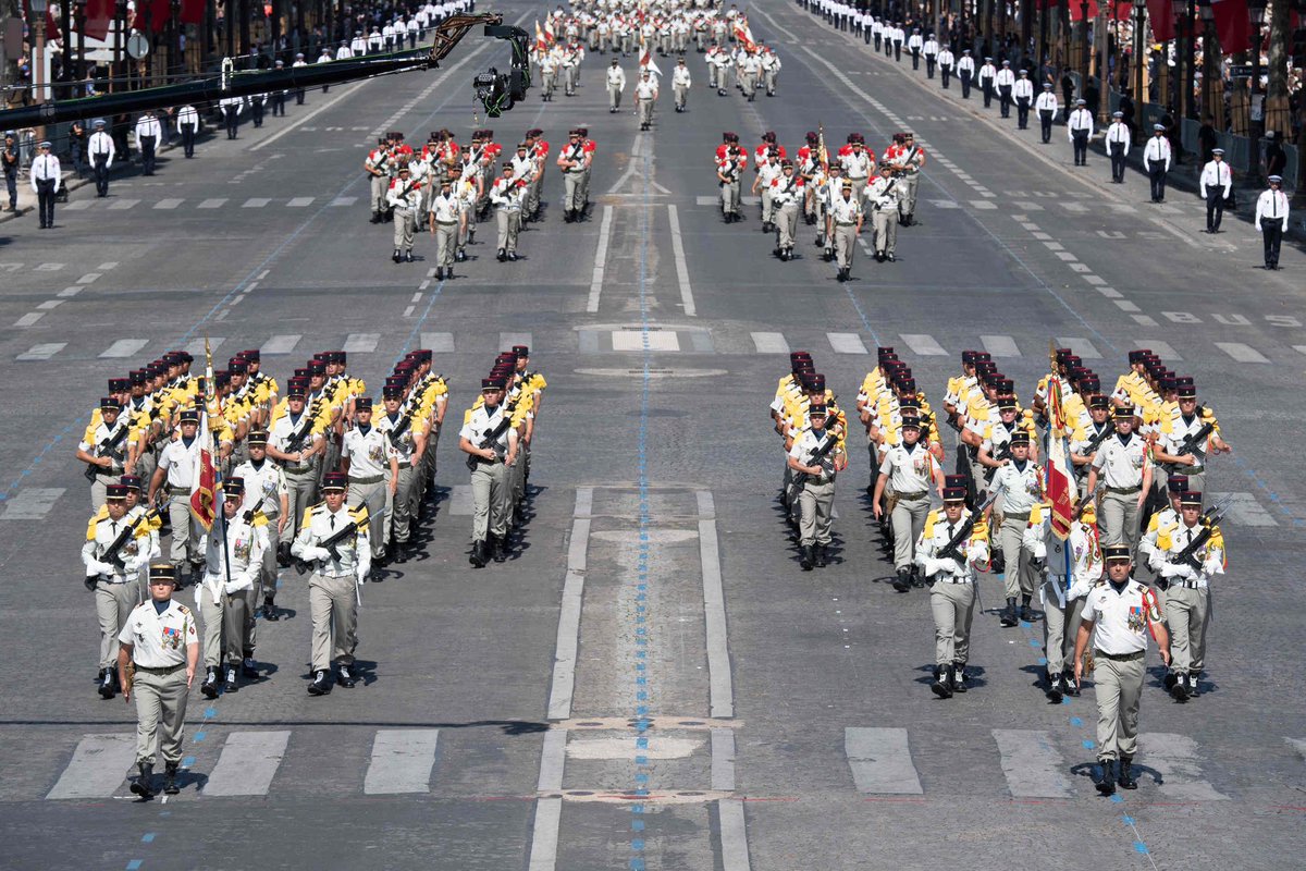 9_BIMa_AdT's tweet photo. [#Rétro2022] 2022 a été une année de célébrations historiques au sein de la 9 : #400ansTDM avec défilé sur les Champs Elysées pour le #14Juillet, 80 ans de Bir Hakeim et 200 ans du @1er_RIMa, 210 ans de la Bérézina pour le @FierEtVaillant et le #6_RG
#ToujoursetPartout https://t.co/BKQv0fqeD5